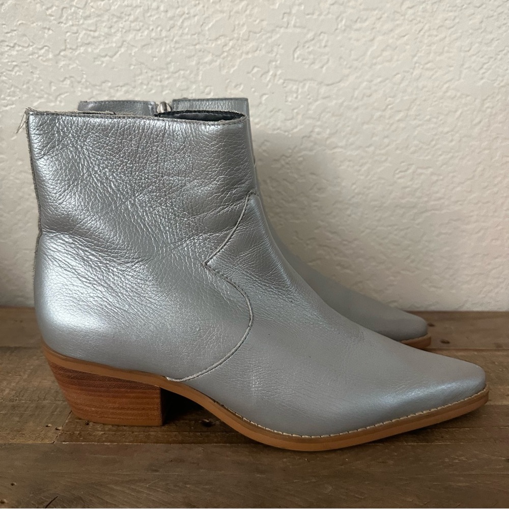 FIVESEVENTYFIVE Silver Gray Lindee Pointed Toe Ankle Boots size 10